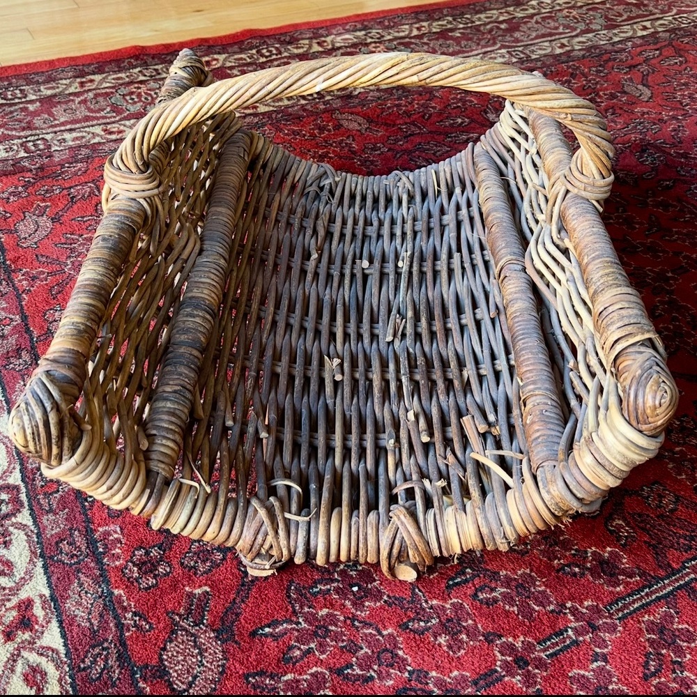 Antique / Vintage Rustic Foraging Harvesting Kindling Pinecone Collecting Basket